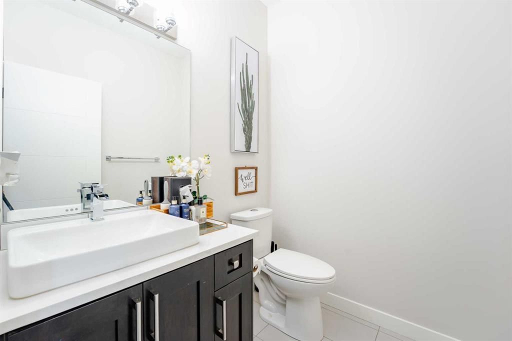 7 Sherview Grove NW, Calgary — photo 4 of 42