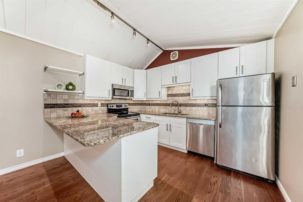 2301, 3500 Varsity Drive NW, Calgary — photo 2 of 33