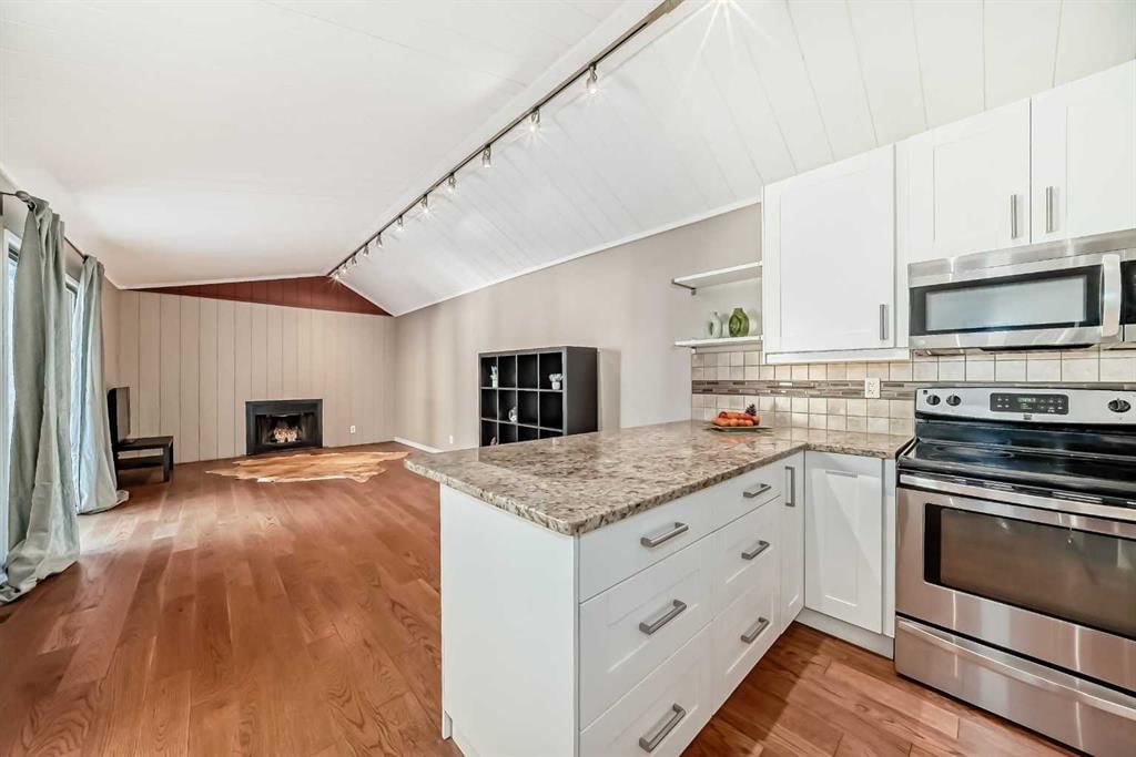 2301, 3500 Varsity Drive NW, Calgary — photo 3 of 33