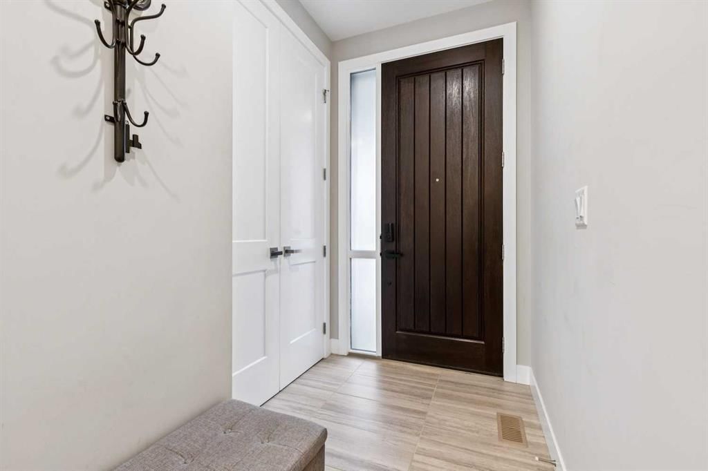 132 Crestridge Common SW, Calgary — photo 5 of 42