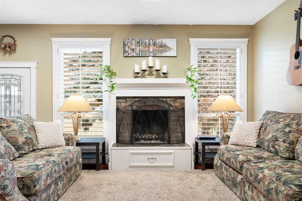 431 Queensland Circle SE, Calgary — photo 3 of 50