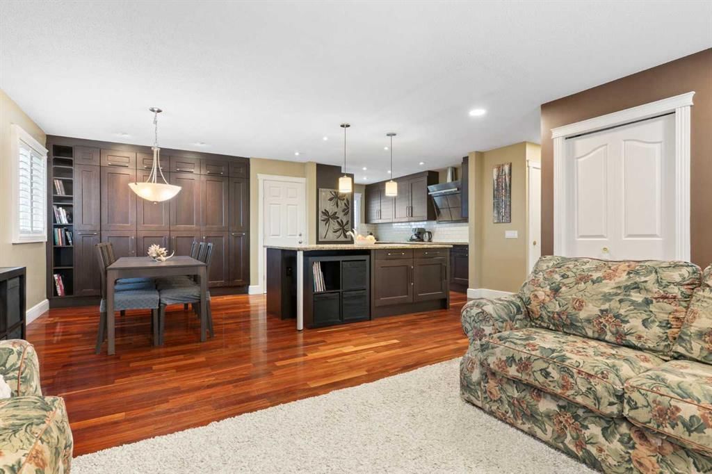 431 Queensland Circle SE, Calgary — photo 4 of 50