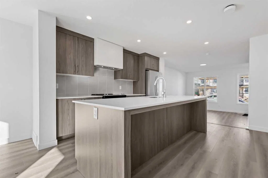 19747 45 Street SE, Calgary — photo 2 of 16