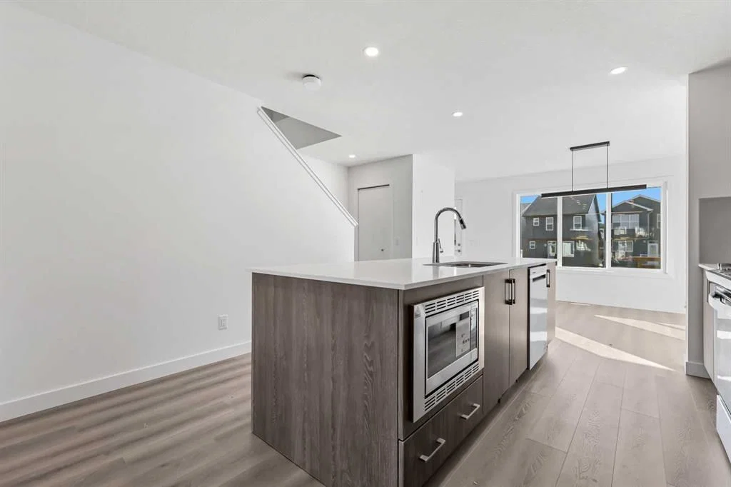 19747 45 Street SE, Calgary — photo 3 of 16