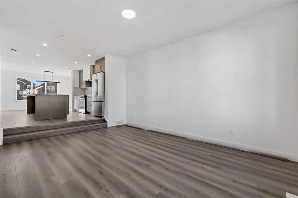 19747 45 Street SE, Calgary — photo 4 of 16