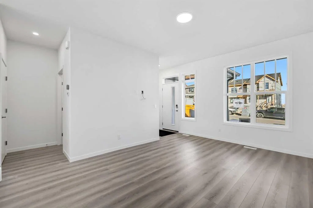 19743 45 Street SE, Calgary — photo 4 of 15