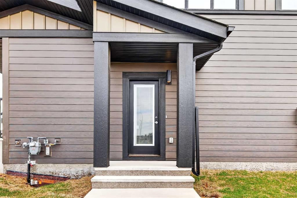 7007 Rangeview Avenue SE, Calgary — photo 4 of 26