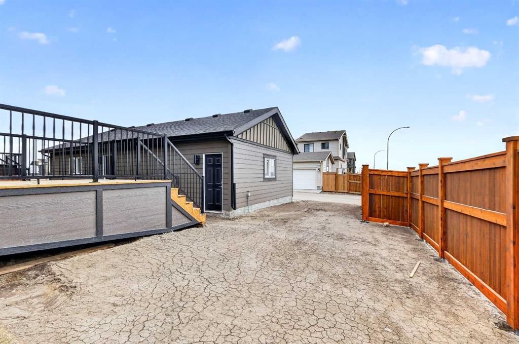 7007 Rangeview Avenue SE, Calgary — photo 5 of 26