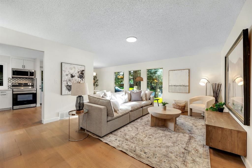 212 Midlawn Close SE, Calgary — main listing photo