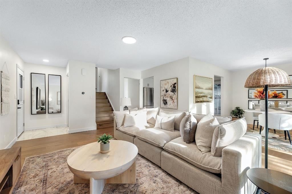 212 Midlawn Close SE, Calgary — photo 3 of 42