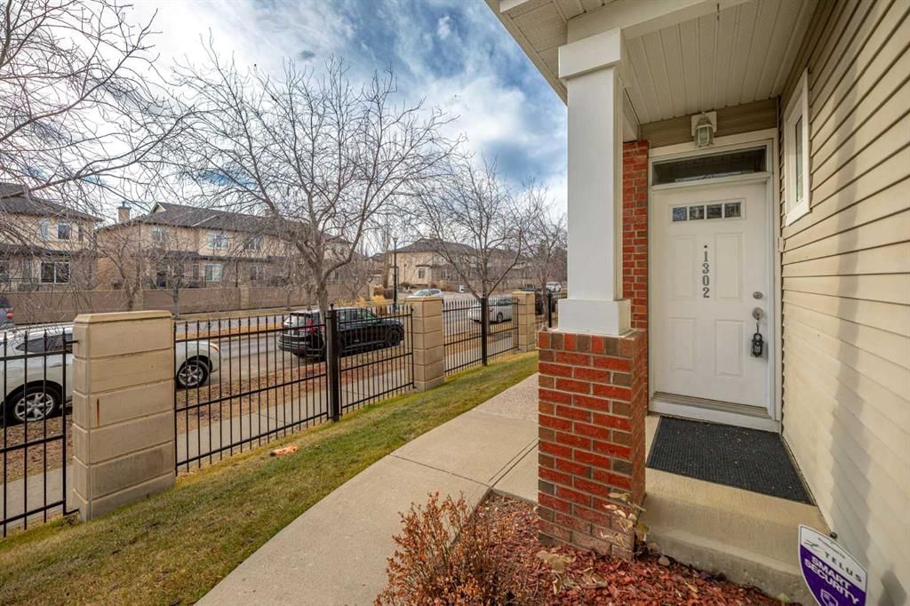 1302, 8000 Wentworth Drive SW, Calgary — photo 2 of 30