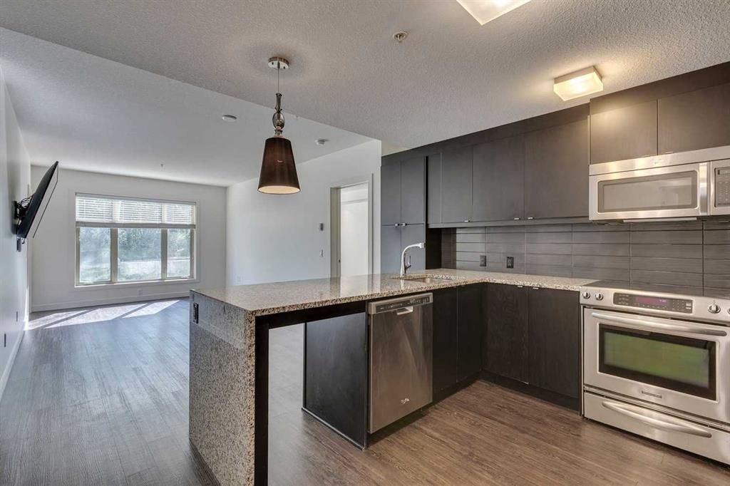 107, 25 Aspenmont Heights SW, Calgary — photo 3 of 29