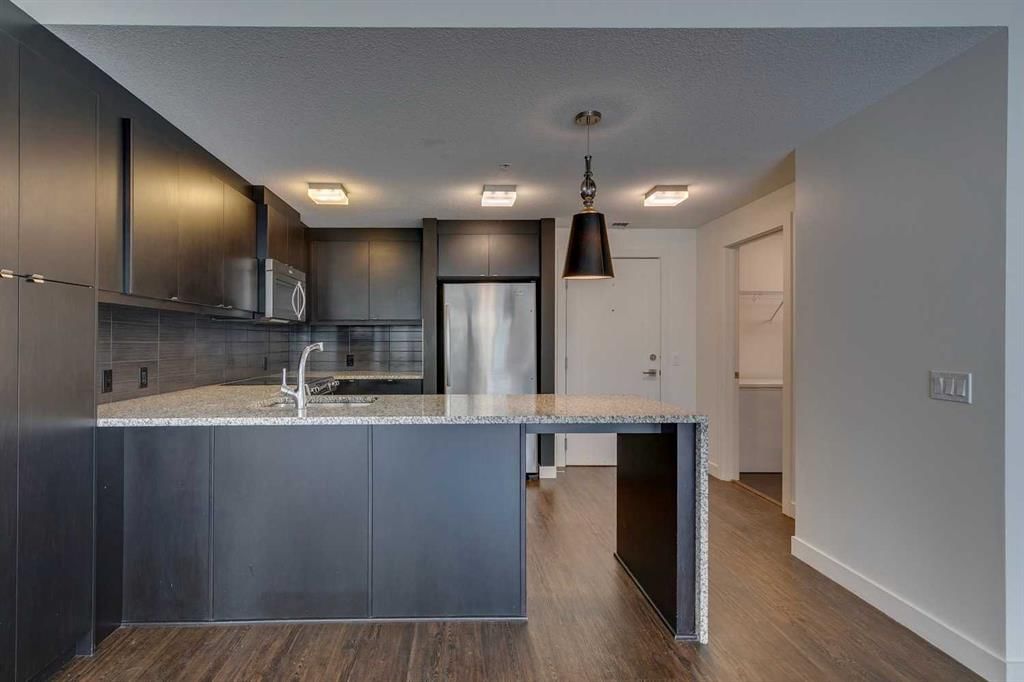 107, 25 Aspenmont Heights SW, Calgary — photo 4 of 29