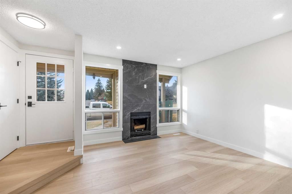 14 woodhill Road SW, Calgary — photo 2 of 36
