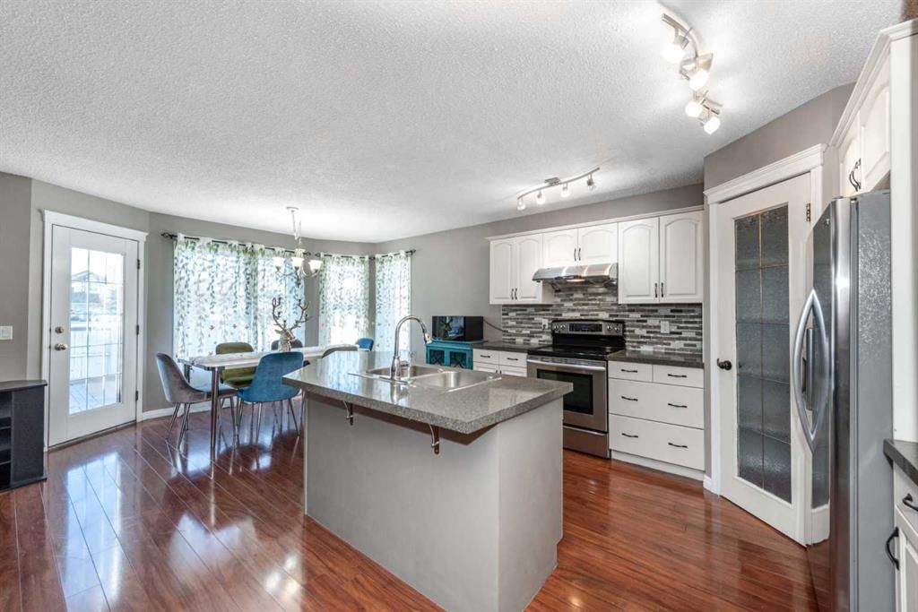 25 Hidden Valley Manor NW, Calgary — photo 5 of 41
