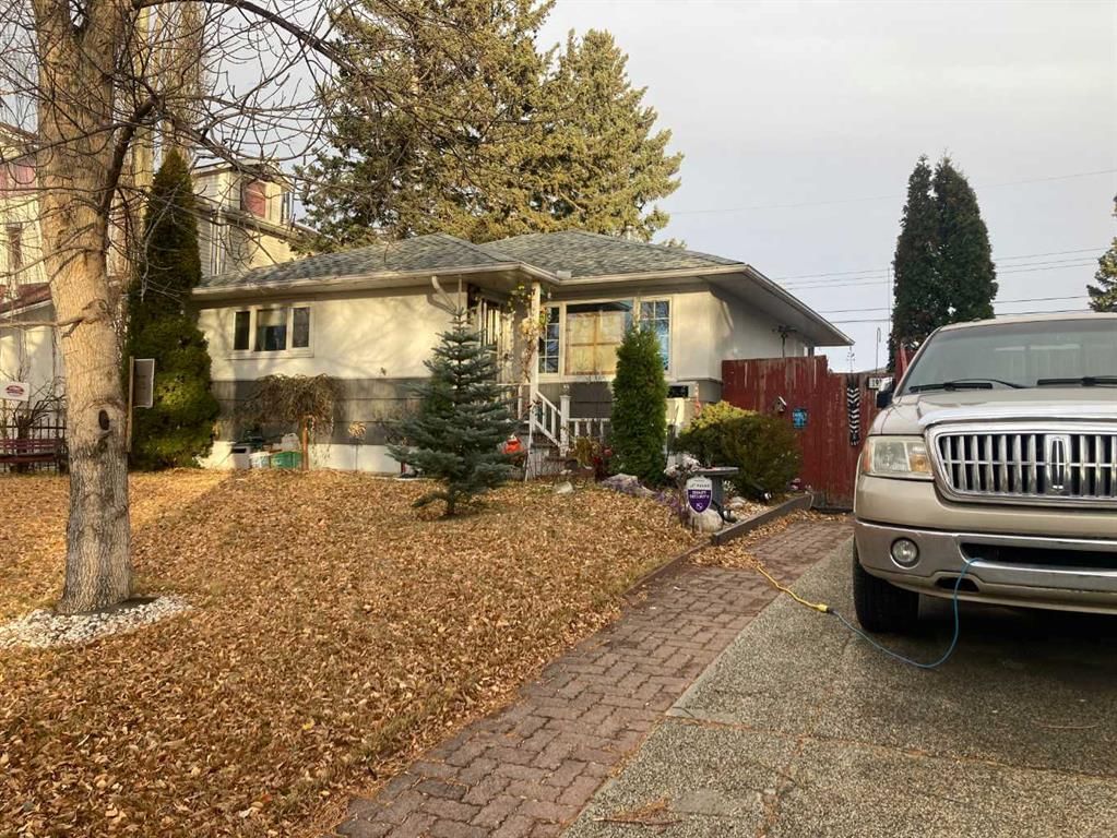 1932 45 Street SW, Calgary — photo 3 of 6