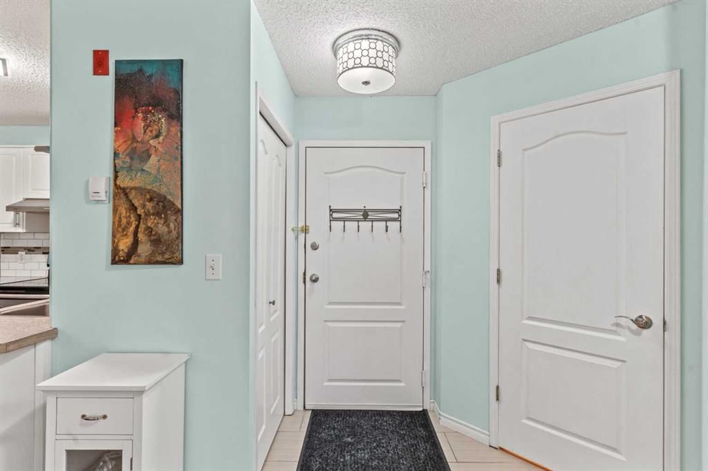 111, 20 Sierra Morena Mews SW, Calgary — photo 2 of 28