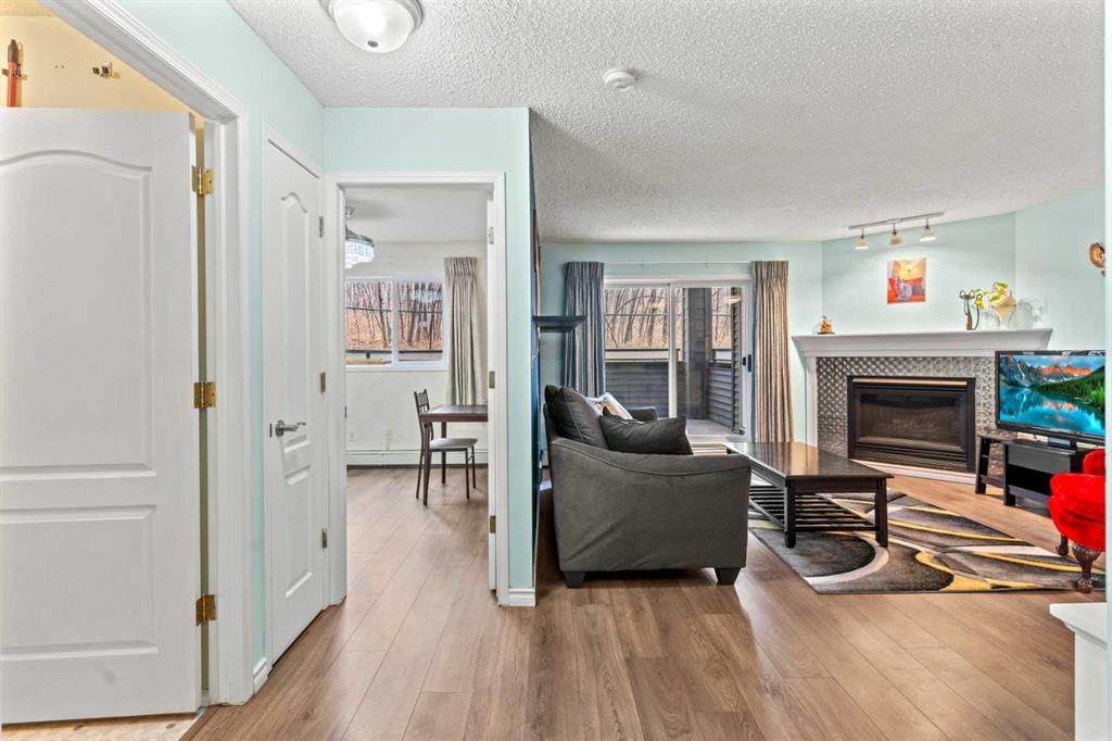 111, 20 Sierra Morena Mews SW, Calgary — photo 4 of 28