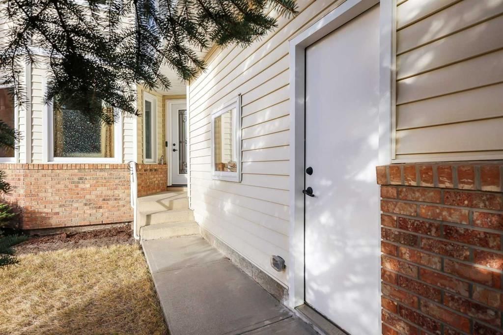 188 Christie Park Hill SW, Calgary — photo 2 of 41
