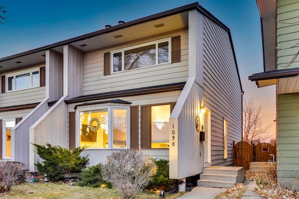 1038 Berkley Drive NW, Calgary — main listing photo