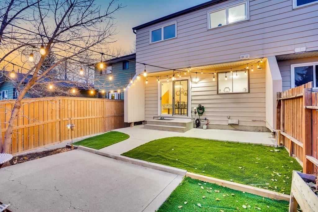 1038 Berkley Drive NW, Calgary — photo 5 of 45