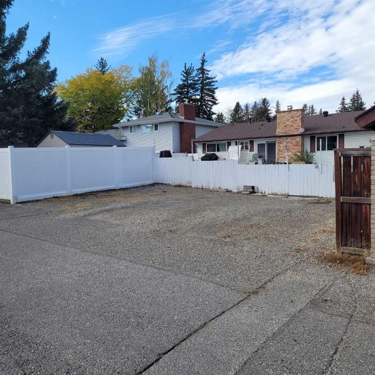 12008 Elbow Drive SW, Calgary — photo 3 of 44