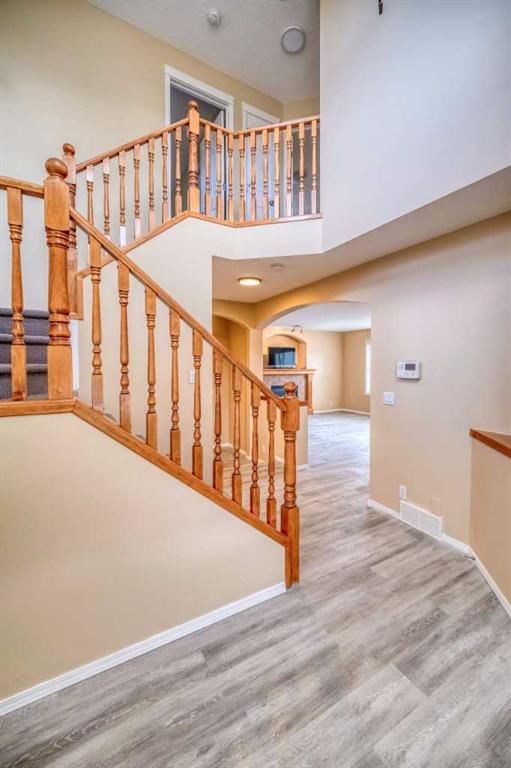 81 Evansmeade Circle NW, Calgary — photo 4 of 44
