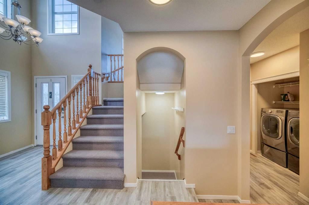 81 Evansmeade Circle NW, Calgary — photo 5 of 44