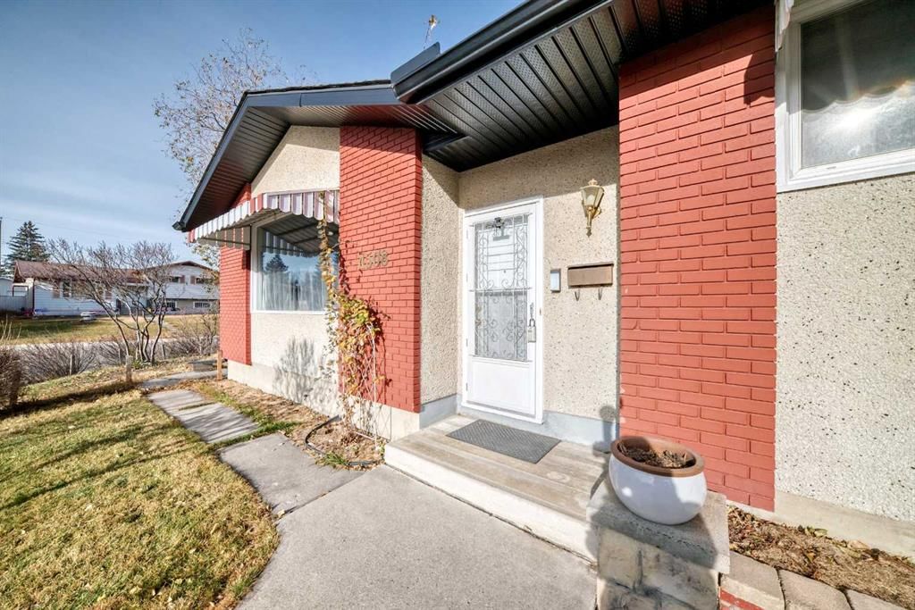 4508 Vandergrift Crescent NW, Calgary — photo 3 of 49