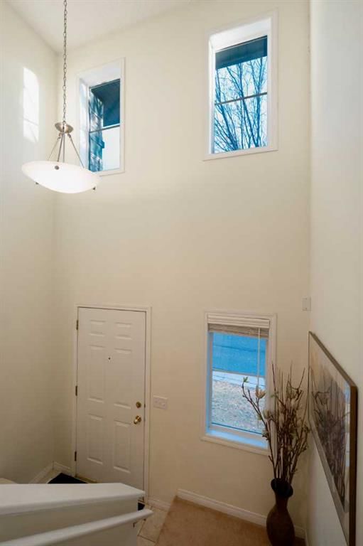 24 Hidden Creek Rise NW, Calgary — photo 4 of 26