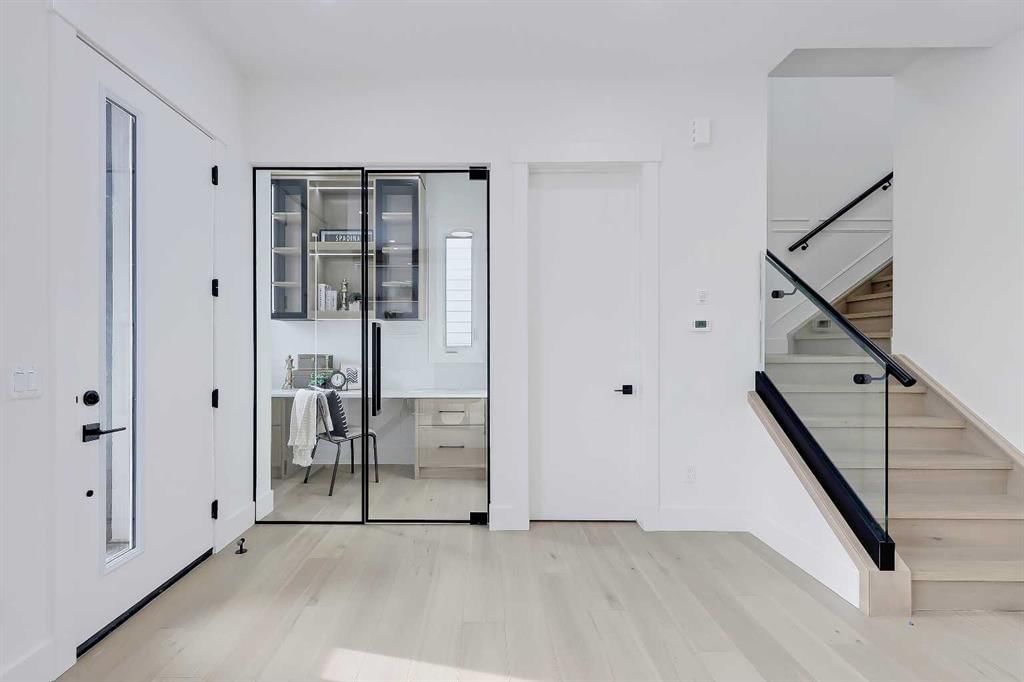 3110 14 Avenue SW, Calgary — photo 2 of 50