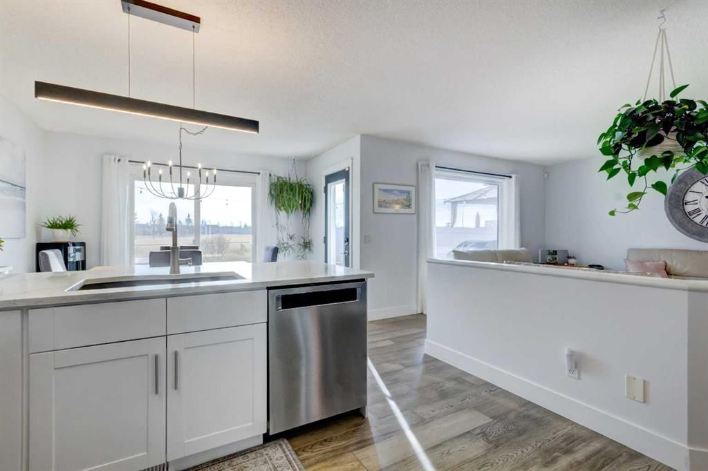 114 Chapalina Park Crescent SE, Calgary — photo 5 of 43