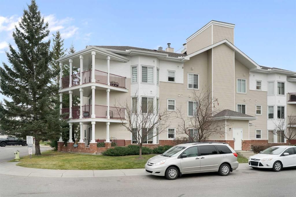 202, 9 Country Village Bay NE, Calgary — photo 3 of 31