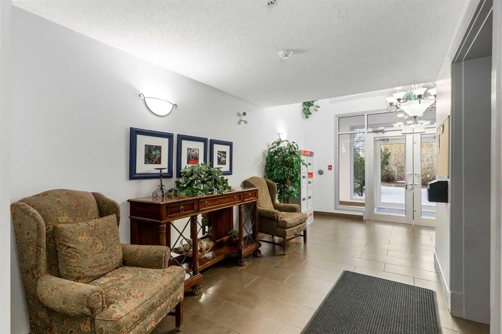 202, 9 Country Village Bay NE, Calgary — photo 4 of 31