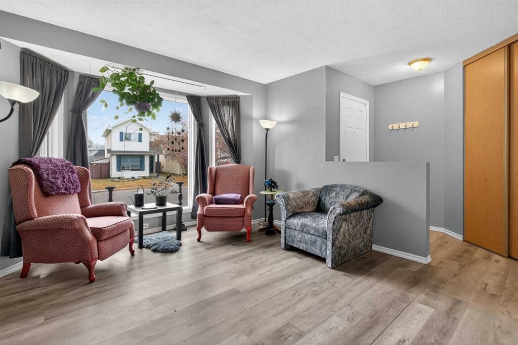 20 Martinview Road NE, Calgary — photo 2 of 48