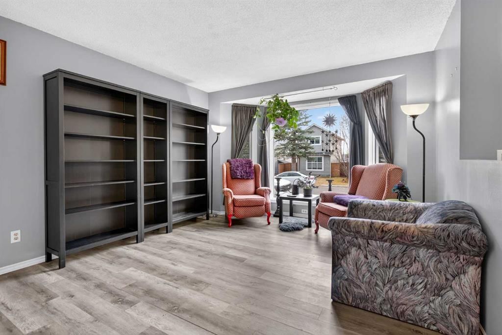 20 Martinview Road NE, Calgary — photo 3 of 48