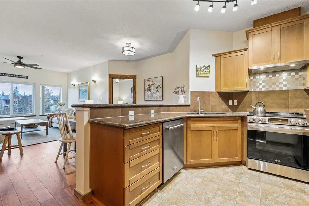 527, 10 Discovery Ridge Close SW, Calgary — photo 2 of 48
