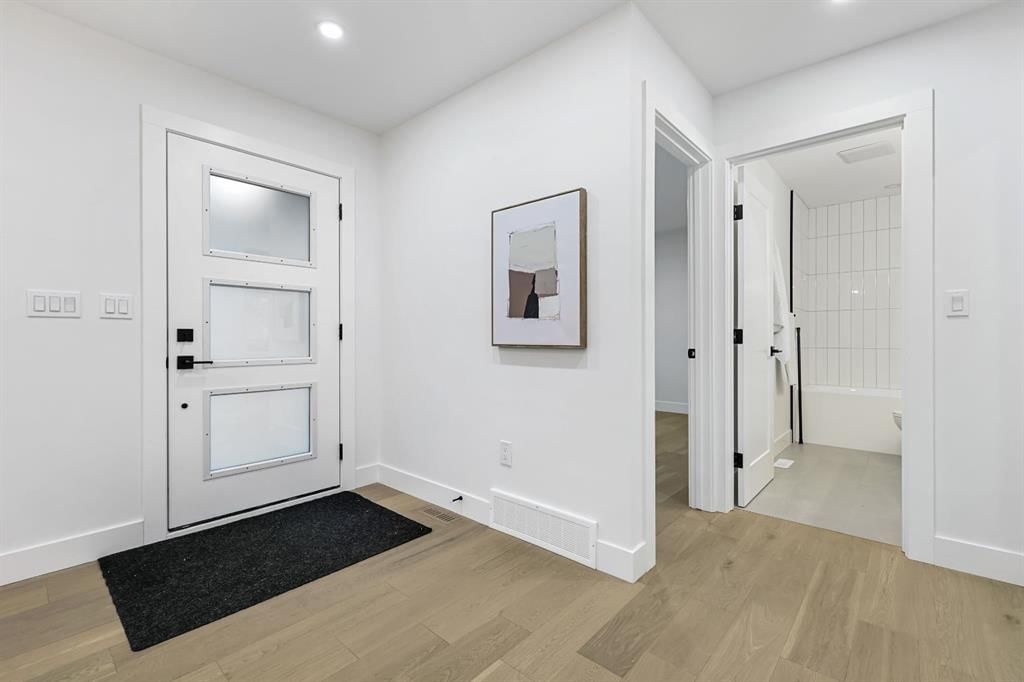 116 Silvercreek Drive NW, Calgary — photo 3 of 50