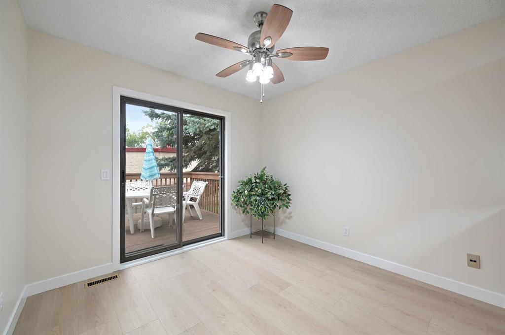 22 Sandarac Circle NW, Calgary — photo 4 of 50