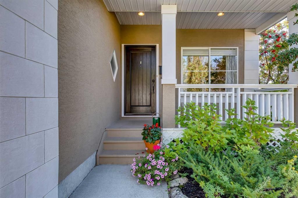 104 Strathridge Place SW, Calgary — photo 4 of 38