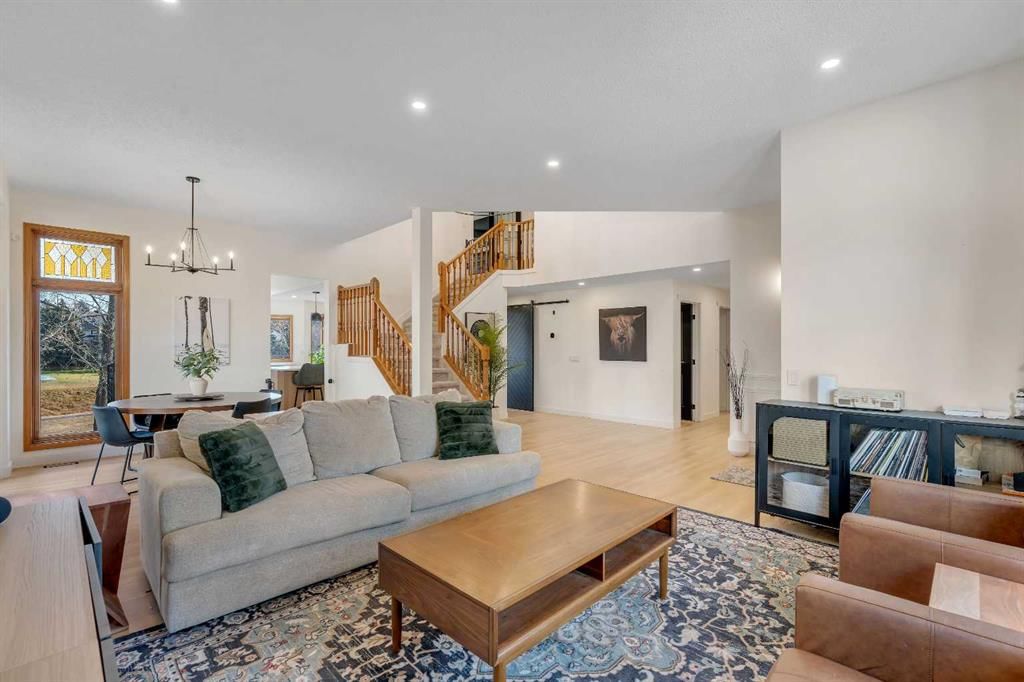 42 Douglas Woods Way SE, Calgary — photo 4 of 46