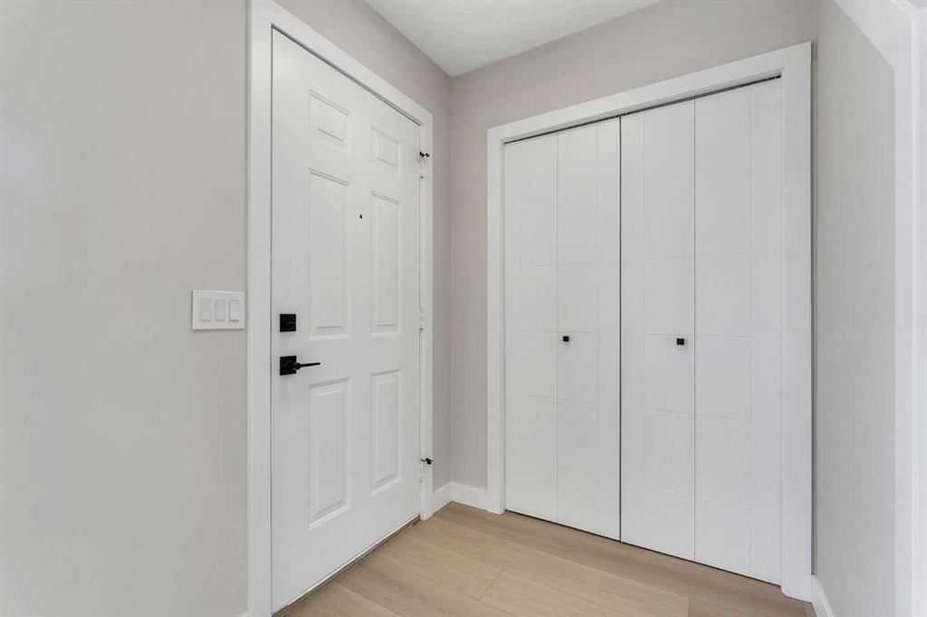 25 San Diego Way NE, Calgary — photo 4 of 33