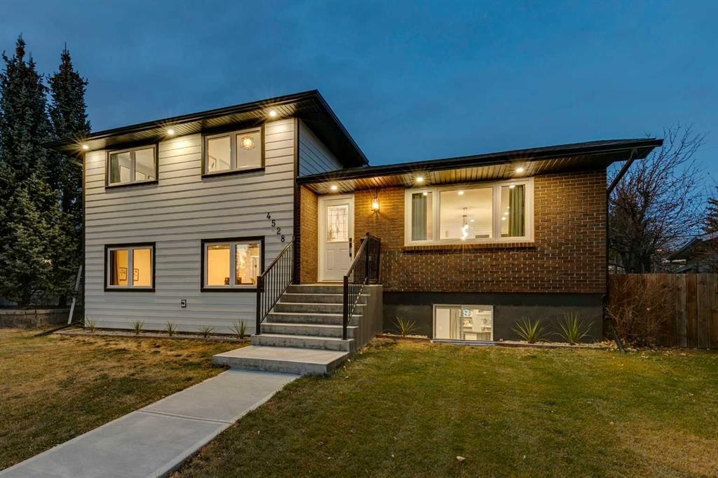4528 Vegas Road NW, Calgary — photo 2 of 40
