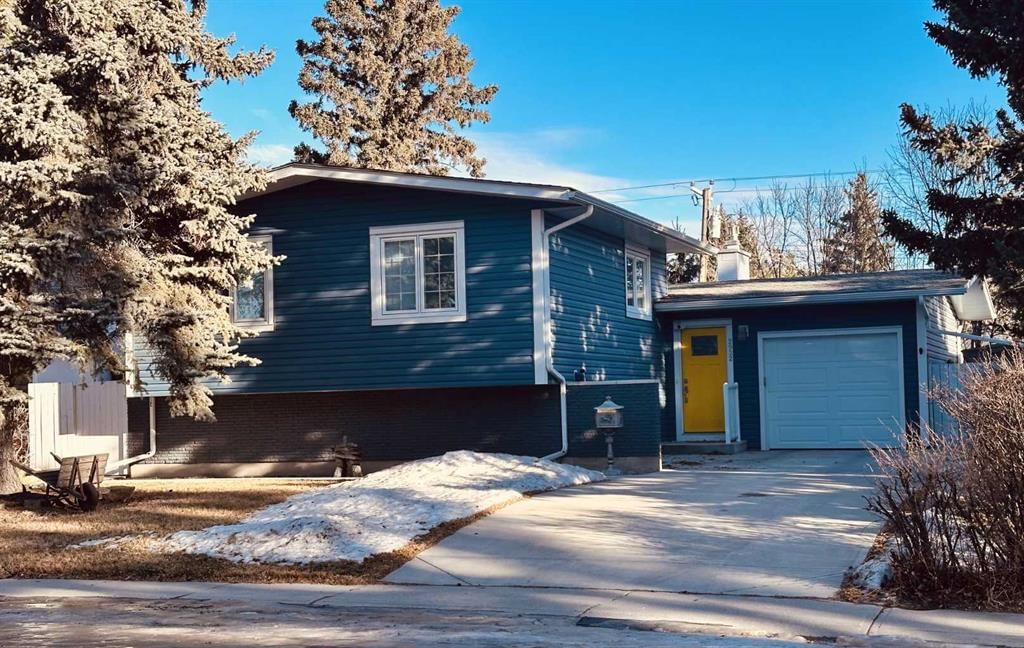 2932 Lathom Crescent SW, Calgary — main listing photo