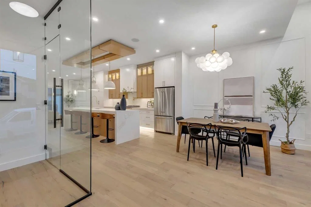 2823 24 Street NW, Calgary — photo 4 of 49