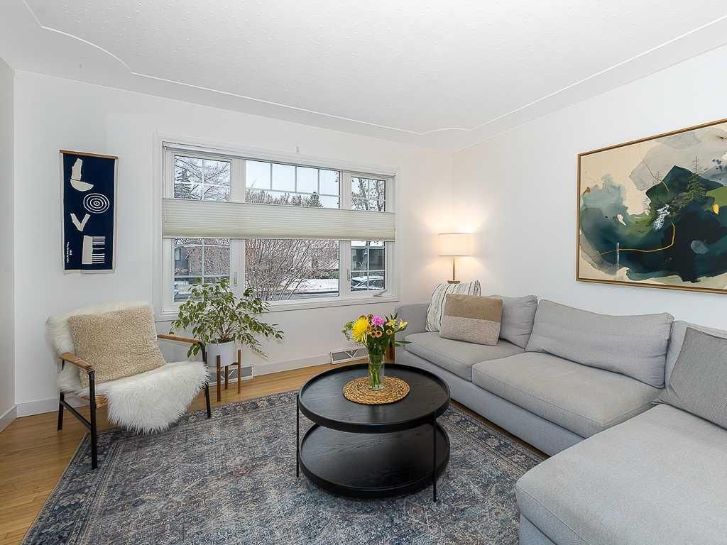5927 Thornton Road NW, Calgary — photo 3 of 40