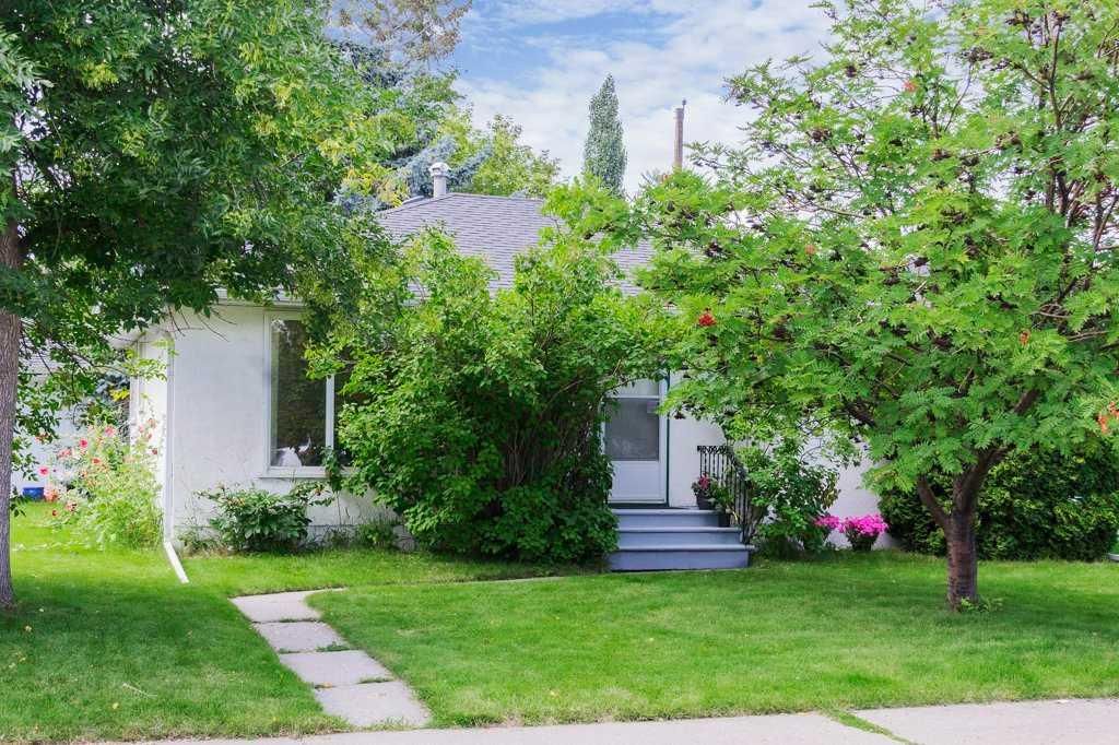 2623 Glencastle Street SW, Calgary — photo 2 of 31