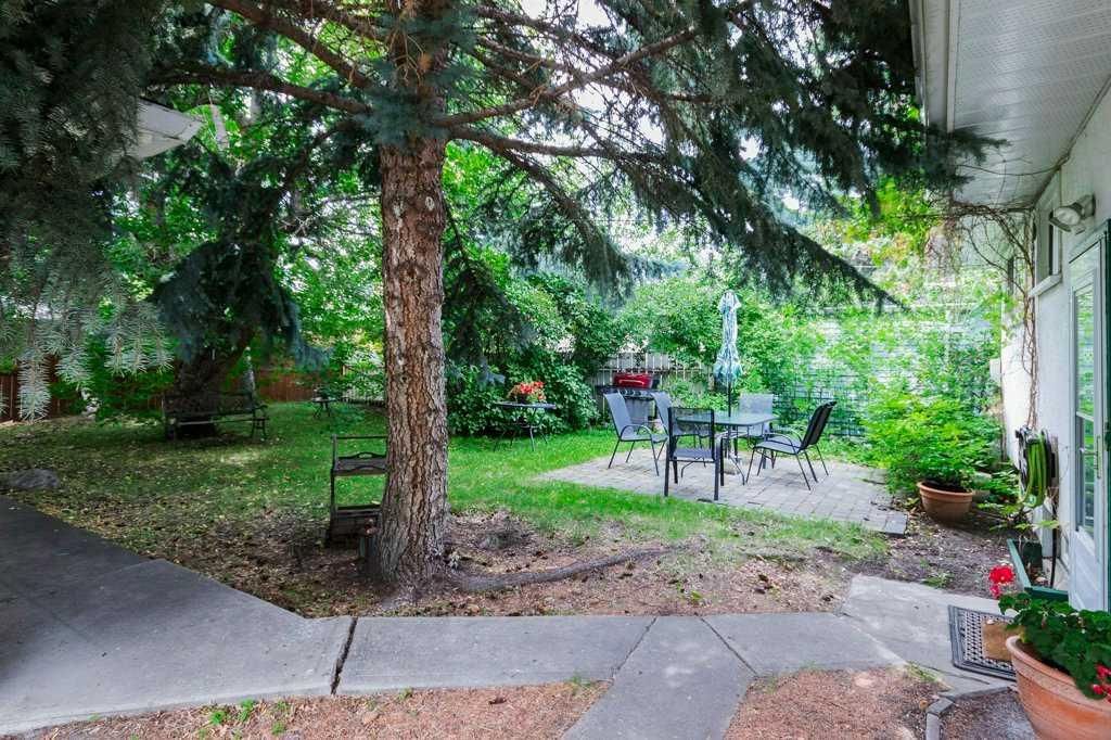 2623 Glencastle Street SW, Calgary — photo 3 of 31