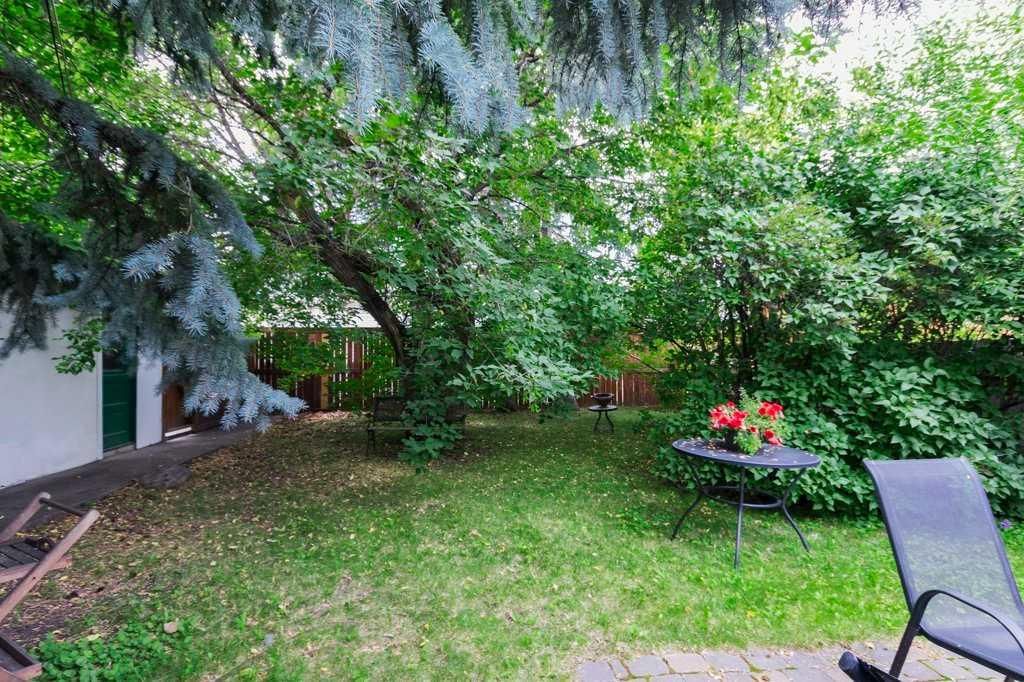 2623 Glencastle Street SW, Calgary — photo 4 of 31