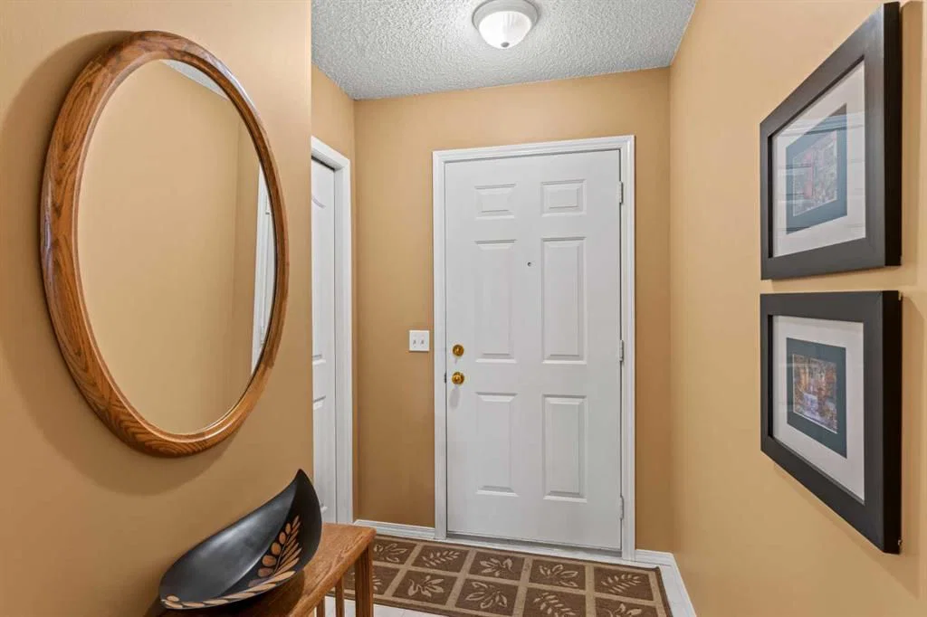 39 Mt Aberdeen Manor SE, Calgary — photo 5 of 31